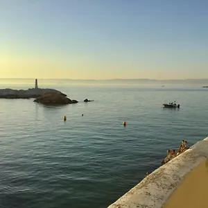 Apartment Malmousque Cabanon 45 M2 Sur L'eau, Marseilles